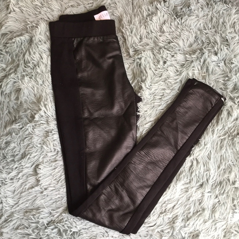 Delia’s faux leather legging XS NWOT